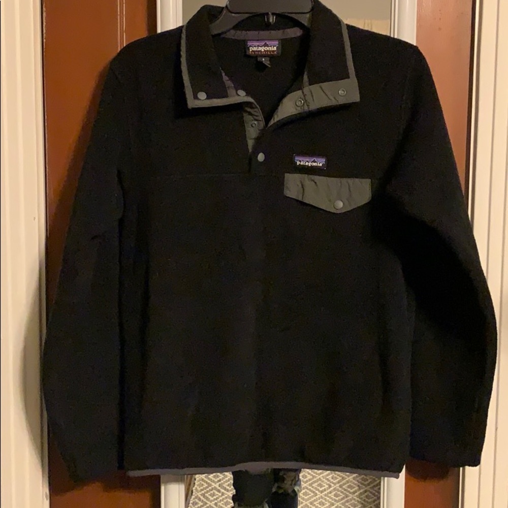 Black Synchilla Patagonia pullover